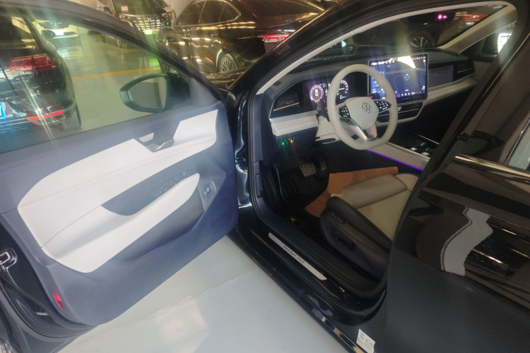 大众 帕萨特 2025款 Pro 380TSI 星空龙运版中控内饰20