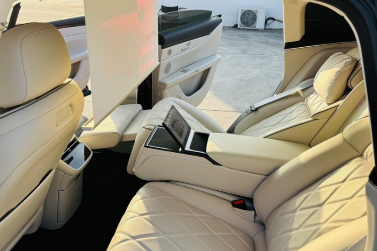 鸿蒙智行 享界S9 2025款 增程 Ultra车身外观6001