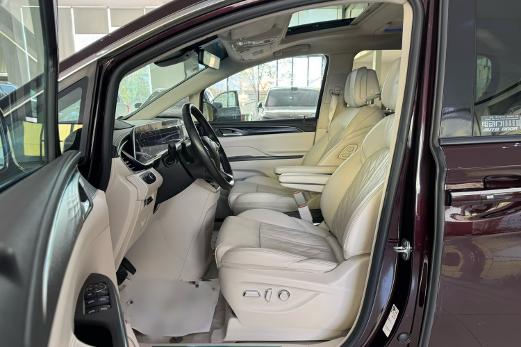 别克GL8 2022款 Avenir艾维亚 七座亲礼版中控内饰7002