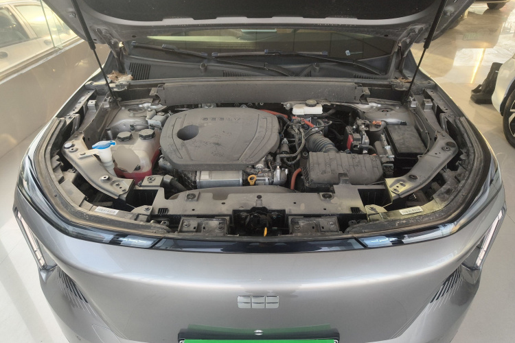 吉利银河 银河L7 2023款 1.5T 115km 星舰机舱底盘24