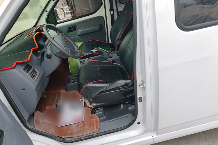 五菱汽车 五菱扬光 2024款 300KM 舒适型客车版 75kW中控内饰19