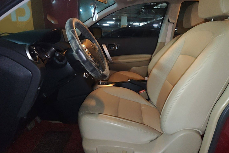 日产 逍客 2012款 2.0XV 雷 CVT 2WD局部细节19