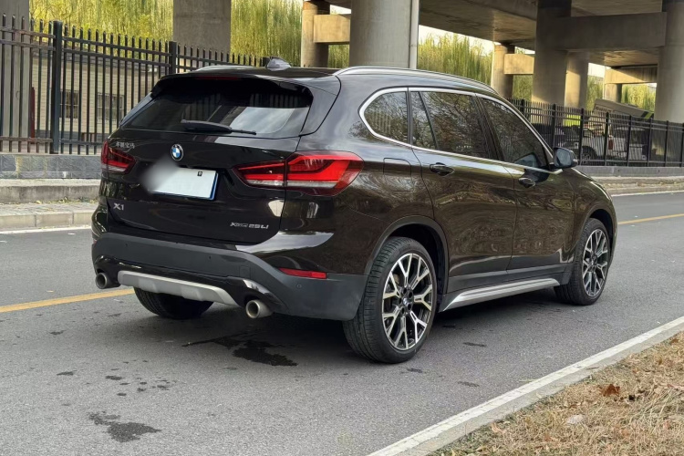 宝马X1 2020款 xDrive25Li 尊享型车身外观6003