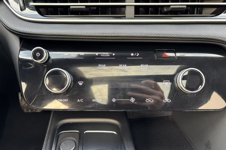 英菲尼迪QX60 2022款 2.0T 舒享版中控内饰7006