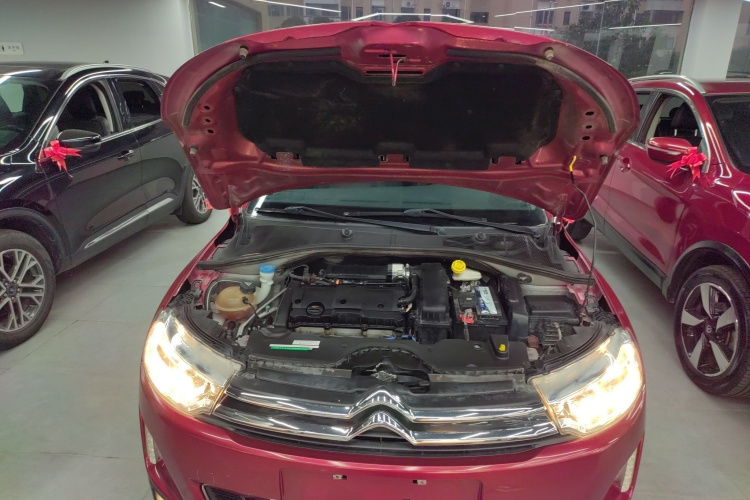 雪铁龙C3-XR 2015款 1.6L 自动先锋型机舱底盘24