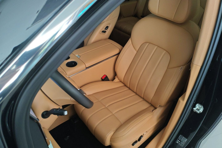 岚图汽车 岚图梦想家 2025款 PHEV 四驱尊贵鲲鹏版中控内饰19