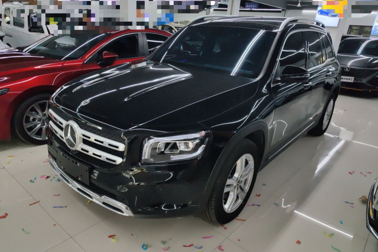 奔驰GLB 2023款 GLB 220 动感型车身外观1