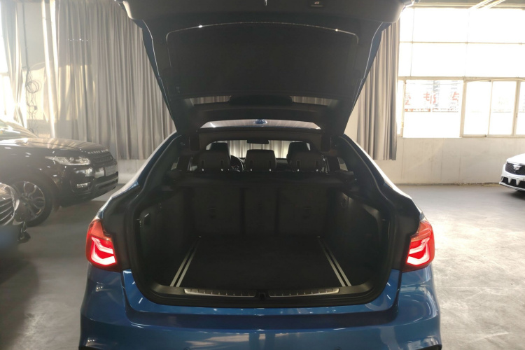 宝马3系GT 2019款  320i M运动曜夜版局部细节23