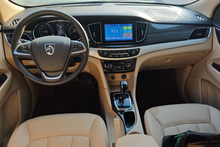 宝骏730 2016款 1.8L iAMT豪华型 7座中控内饰7002
