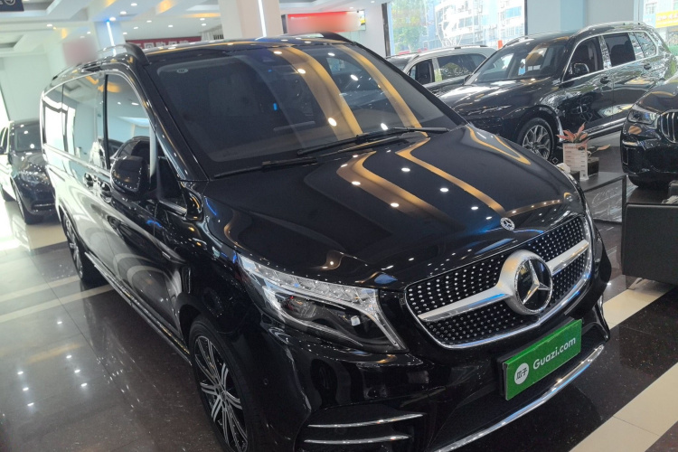 奔驰V级 2021款 V 260 L 长轴距豪华版车身外观3