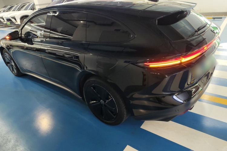 蔚来ET5T 2024款 75kWh Touring车身外观4