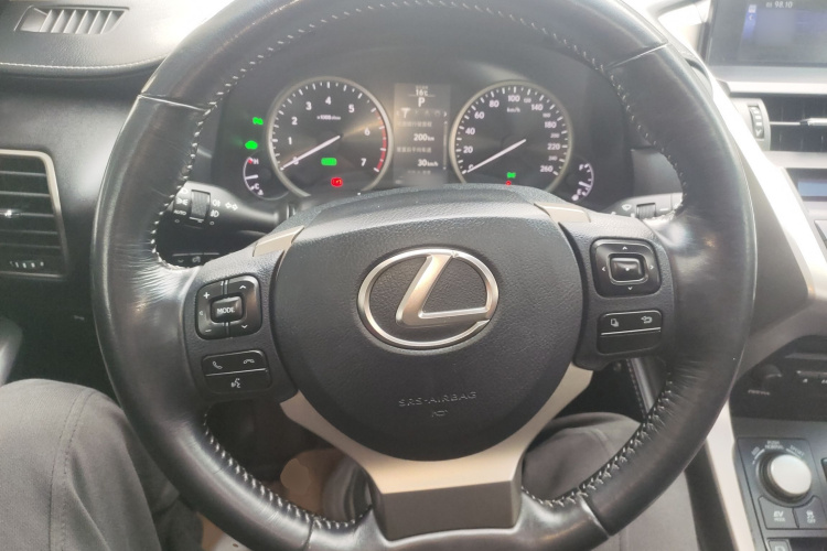 雷克萨斯NX 2015款 300h 前驱 锋尚版中控内饰13