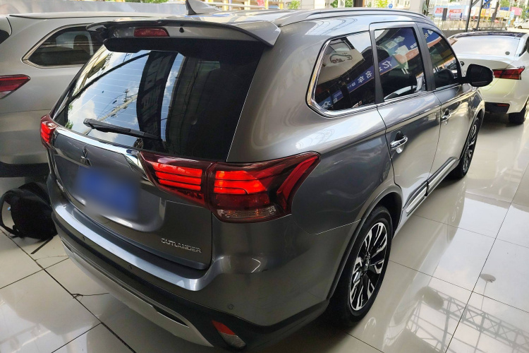 三菱 欧蓝德 2019款 2.4L 四驱致享版 7座 国VI车身外观7