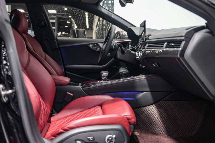 奥迪S5 2023款 S5 3.0T Sportback中控内饰7010