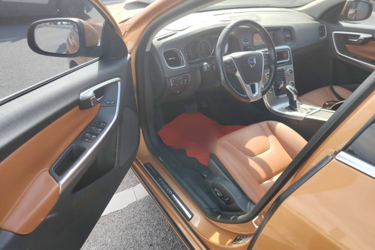 沃尔沃S60 2014款 S60L 2.0T 智远版中控内饰7003