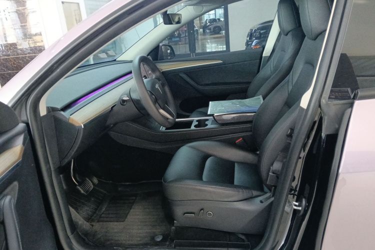 特斯拉 Model Y 2023款 后轮驱动版中控内饰19
