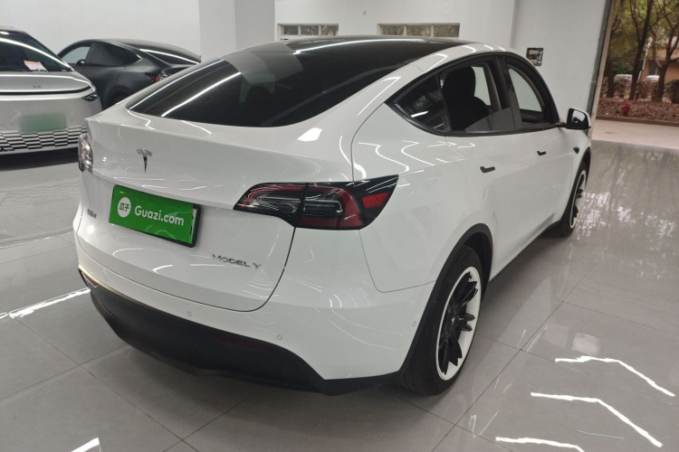 特斯拉 Model Y 2022款 改款 后轮驱动版车身外观7