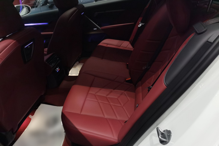 宝马5系 2025款 530Li 领先型 M运动套装中控内饰21