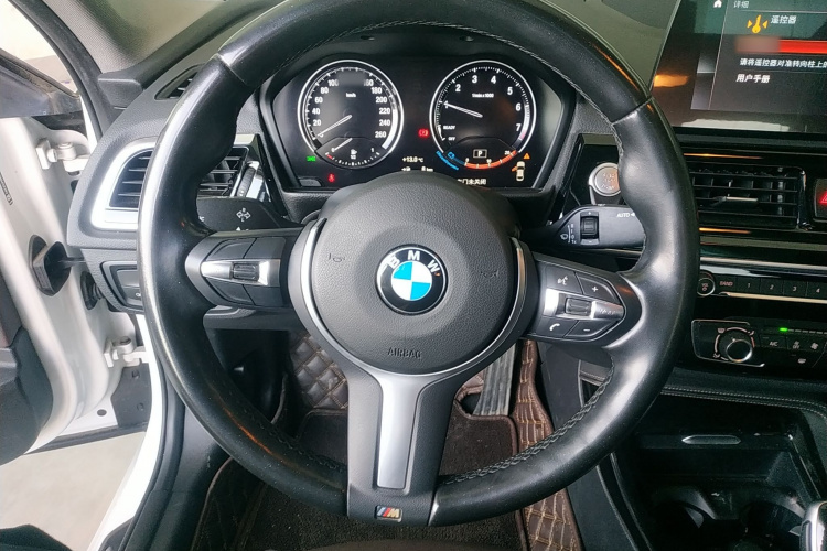 宝马1系 2022款 120i M运动曜夜版局部细节13