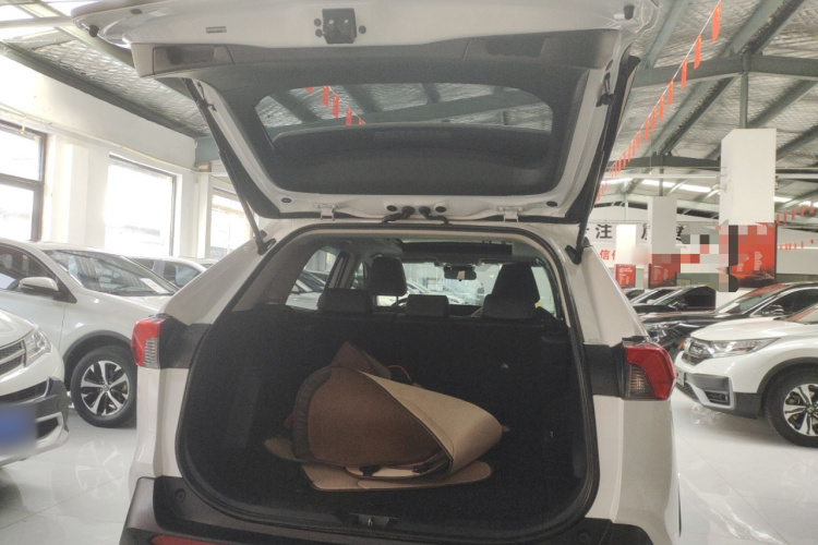 丰田 RAV4荣放 2023款 2.0L CVT两驱20周年铂金纪念版机舱底盘23