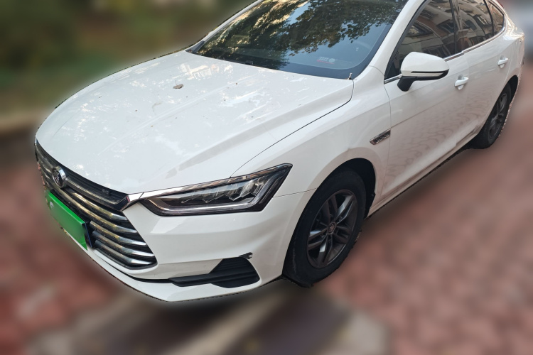 比亚迪 秦Pro 2020款 超越版 1.5TI 自动尊贵型车身外观1