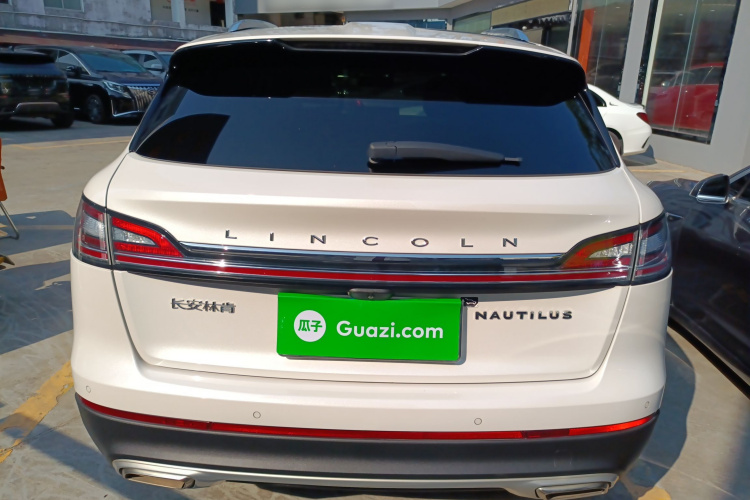 林肯 航海家 2021款 2.0T 四驱尊享版车身外观6