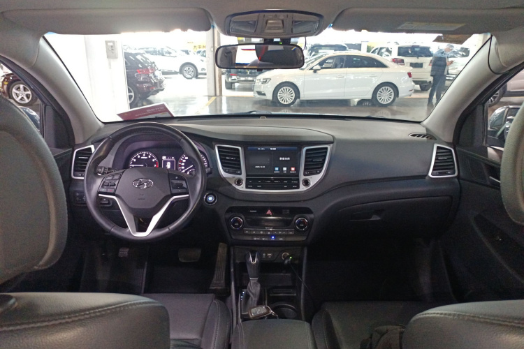 现代 途胜 2015款 1.6T 双离合两驱智能型中控内饰7002