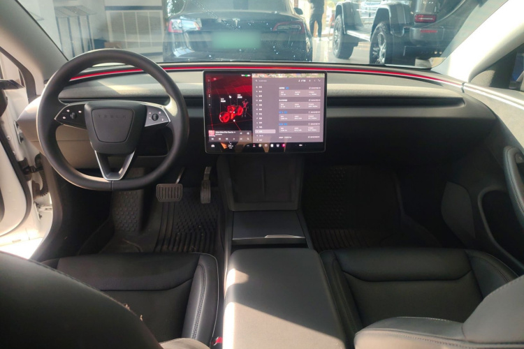特斯拉 Model 3 2023款 长续航全轮驱动版中控内饰7002