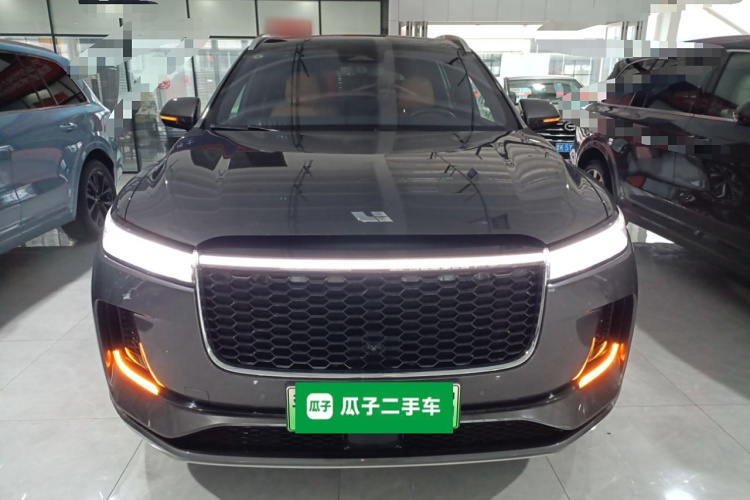 理想汽车 理想ONE 2021款 增程6座版车身外观2