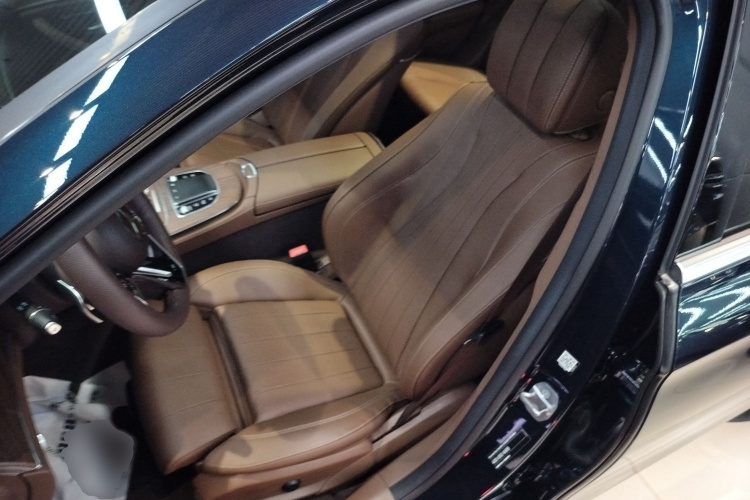 奔驰E级 2022款 改款 E 300 L 豪华型中控内饰19