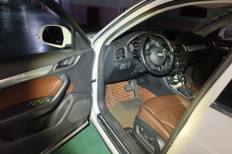 奥迪Q3 2017款 30 TFSI 风尚型中控内饰20