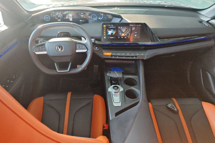 长安UNI-V 2024款 1.5T 尊贵运动型中控内饰12