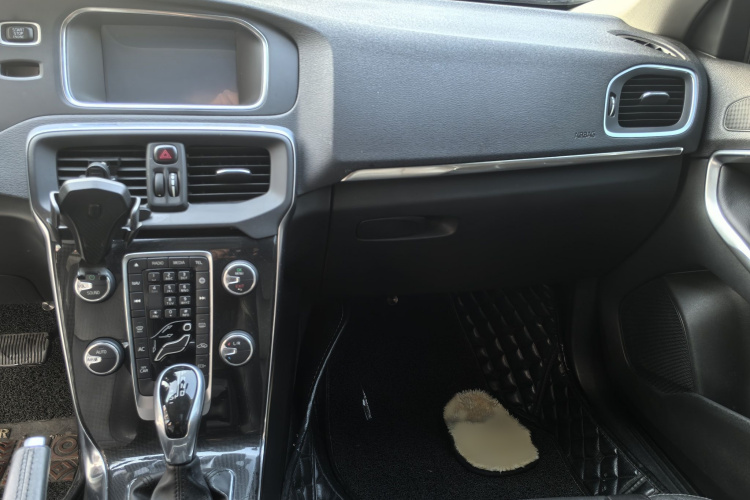 沃尔沃V40 2017款 T3 智逸版局部细节9005