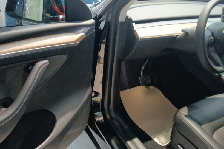 特斯拉 Model Y 2021款 长续航全轮驱动版中控内饰20