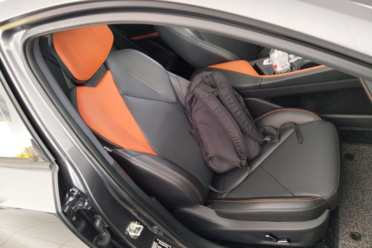 长安UNI-V 2022款 1.5T 尊贵型局部细节41