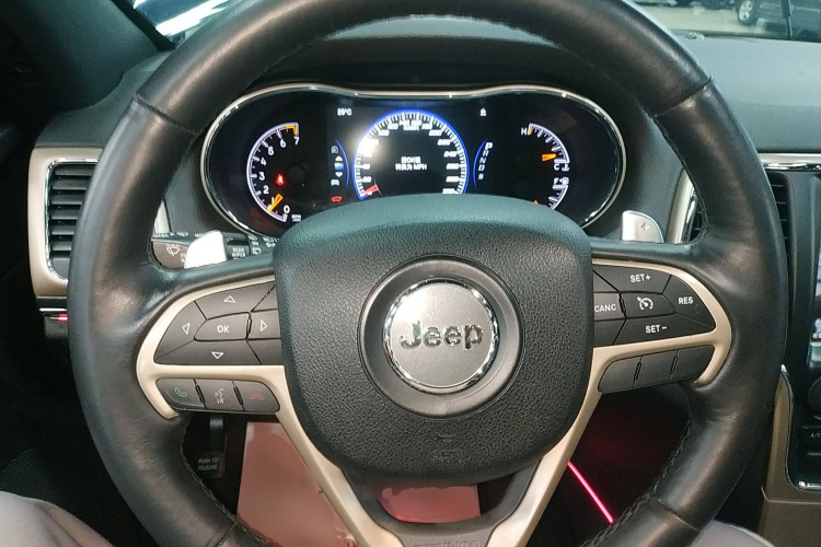 Jeep 大切诺基(进口) 2015款 3.0L 舒享导航版中控内饰13