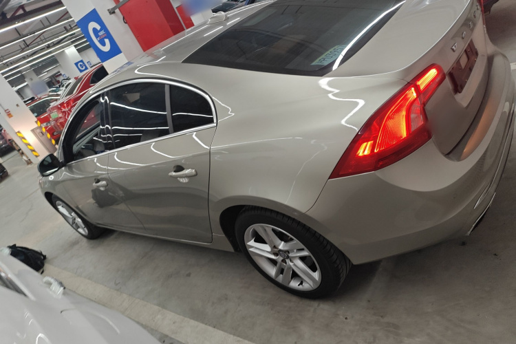 沃尔沃S60 2015款 S60L T5 智驭版车身外观6003
