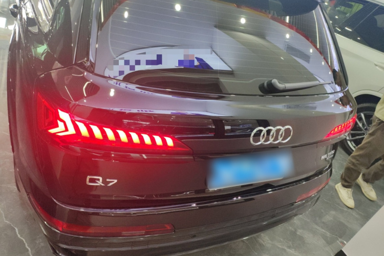 奥迪Q7 2023款 55 TFSI quattro S line运动型车身外观6004