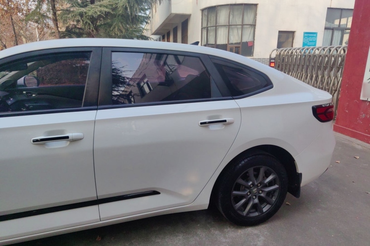 宝骏RC-5 2020款 1.5L 手动智耀豪华型车身外观6008