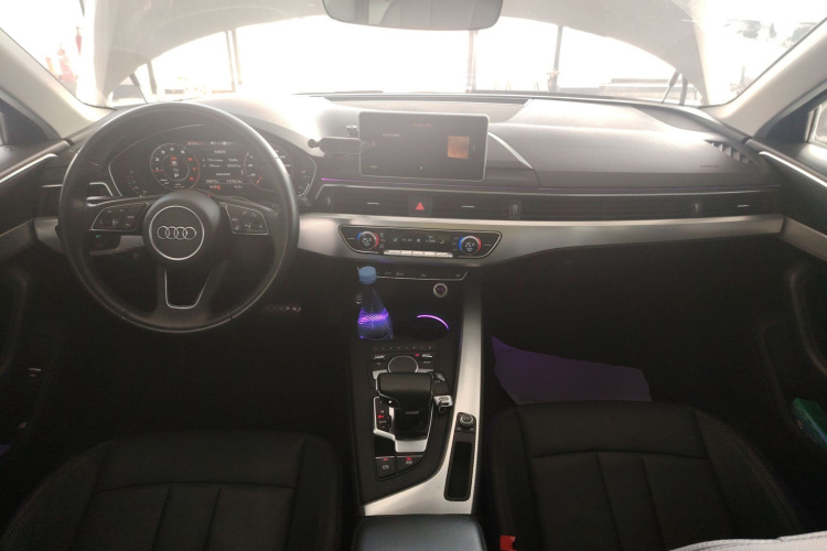 奥迪A4L 2018款 30周年年型 40 TFSI 时尚型中控内饰7002