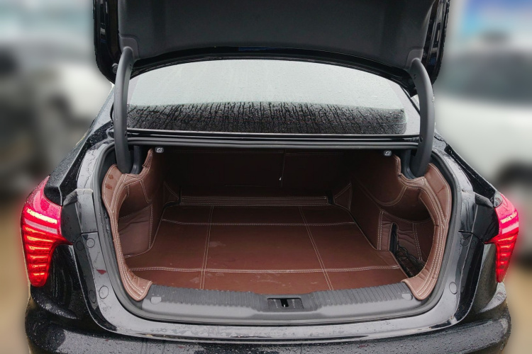 红旗H5 2023款 2.0T 自动智联旗畅版中控内饰23