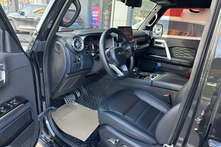 北京BJ40 2020款 2.0T 自动四驱城市猎人版侠客型中控内饰7005