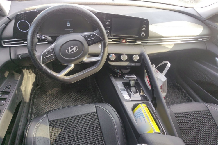 现代 伊兰特 2023款 1.5L CVT GLX精英版中控内饰12