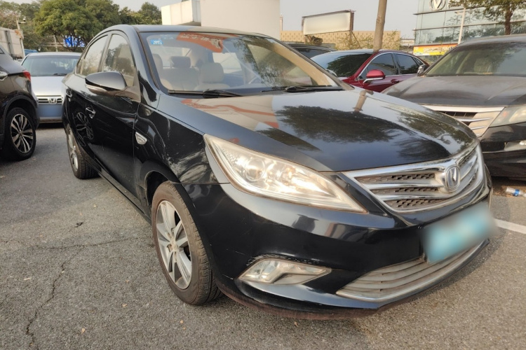 长安 逸动 2015款 1.6L 自动豪华型车身外观3