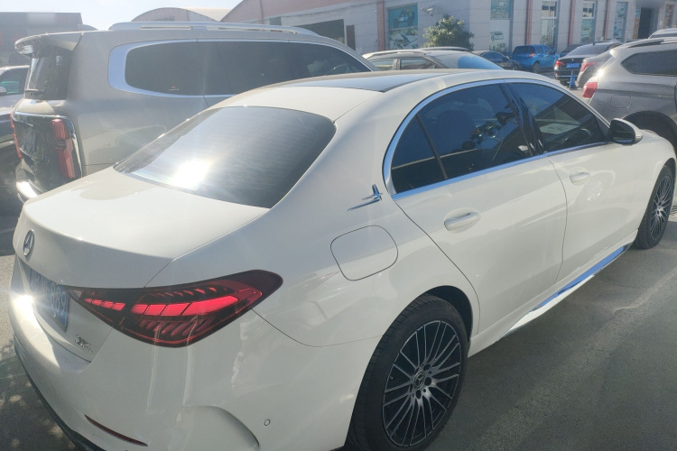 奔驰C级 2024款 改款 C 260 L 运动版车身外观7