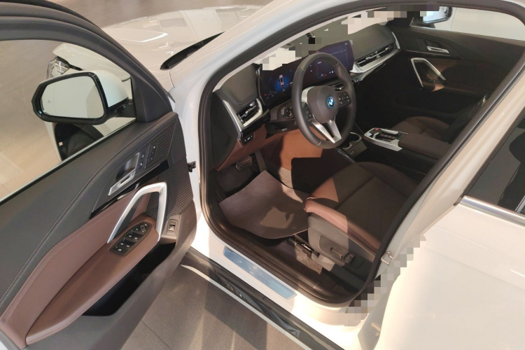 宝马iX1 2023款 eDrive25L X设计套装中控内饰20