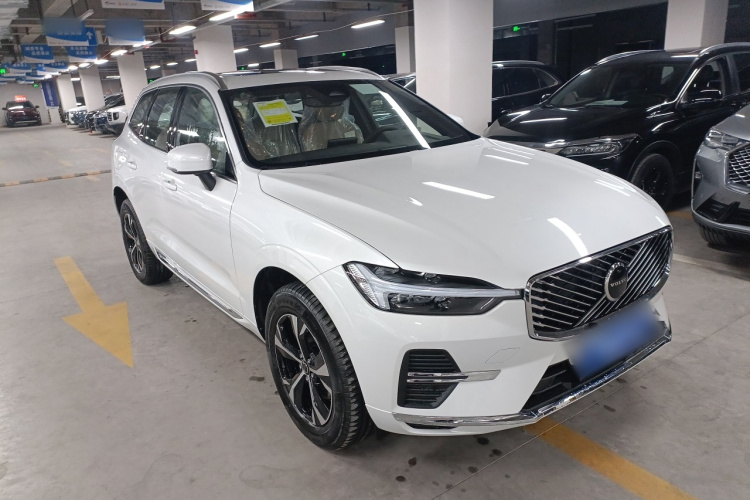 沃尔沃XC60 2026款 B5 四驱智逸豪华版车身外观3