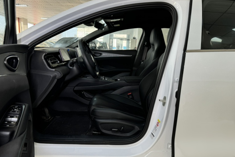 比亚迪 海豹06新能源 2024款 DM-i 120KM尊享型中控内饰7003