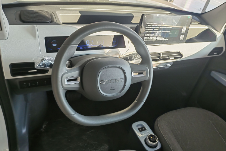 吉利银河 2024款 熊猫mini 200km 耐力熊中控内饰7002