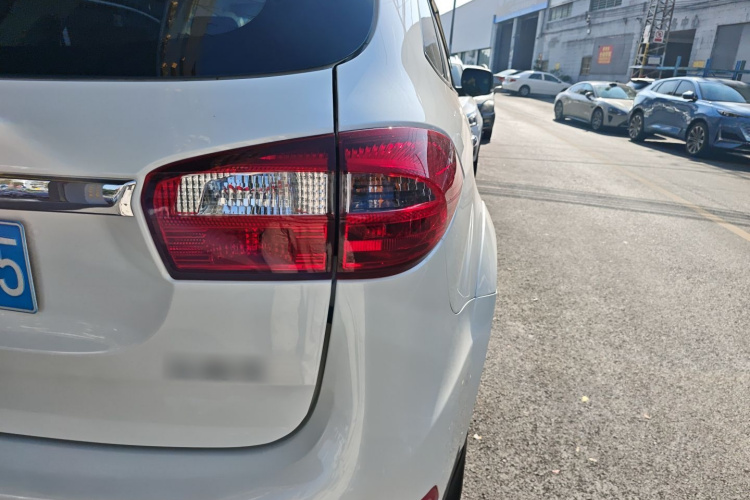 江铃 驭胜S350 2016款 2.0T 自动两驱汽油豪华版5座车身外观9